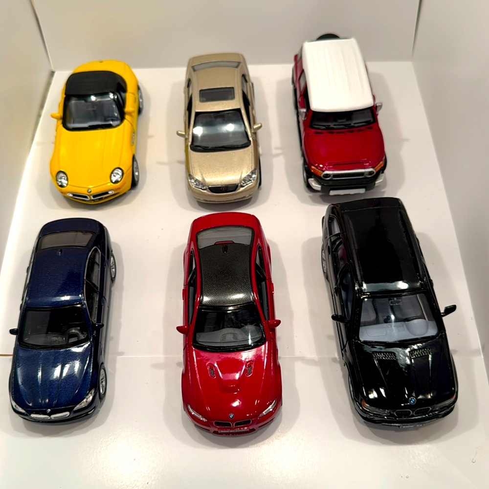 Lot of 6 Kinsmart die cast cars~scale, 1/36. Great toy or Christmas village